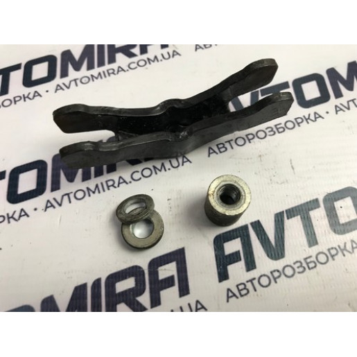 Кронштейн крепления форсунки Fiat Punto 2005-2018 1.3JTD 55227185